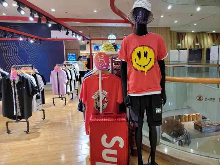 supreme shark-"开在走廊上面的supreme shark."-大众点评移动版