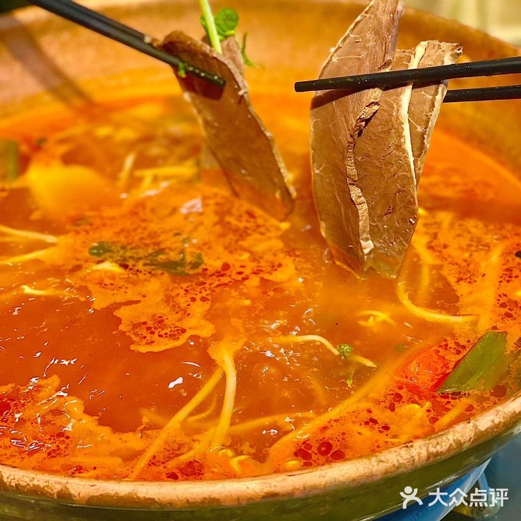 冬日里的味蕾狂欢｜酸汤牛肉火锅之旅 