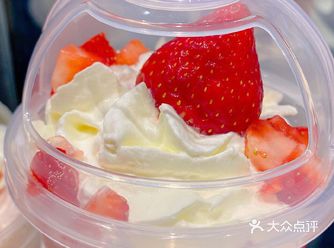 冬季～奈雪的生日季，奈雪的茶在冬天，出了各种草莓的甜