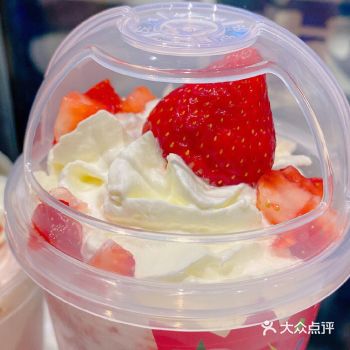冬季～奈雪的生日季，奈雪的茶在冬天，出了各种草莓的甜