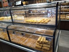面包甜点陈列柜-金凤成祥(东直门现烤面包店)