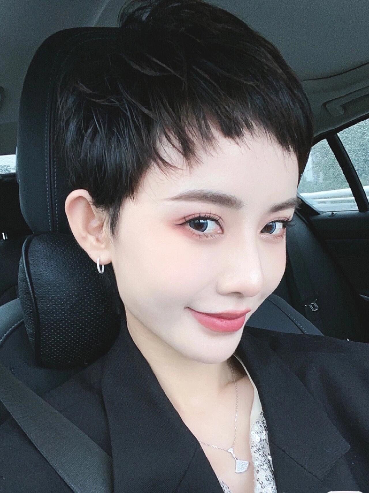 会上瘾的超短发,千万不要尝试的短发
精致高级的短发,你会上瘾的,超