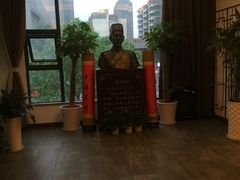 -灸春堂·艾灸·痛症·整脊连锁(之江银泰店)