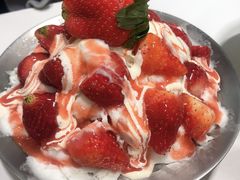 草莓白雪流奶冰-乐果甜心·潮汕冰室