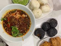 -李与白包子铺(桐梓林店)