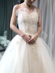 -艾米丽婚纱礼服