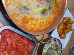 -洱火云南酸菜牛肉火锅(石景山当代商城店)