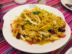 -香巴拉云南餐厅(华莱坞店)