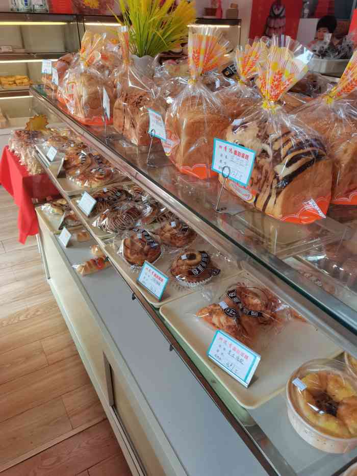 四远香糕点(长江道店)-"过生日买的白皮果篮,实惠,美味,不是很甜.