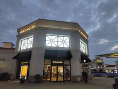-COACH蔻驰(百联奥特莱斯广场店)