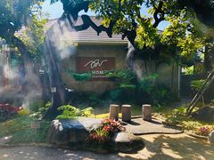 -Chom Cafe and Restaurant