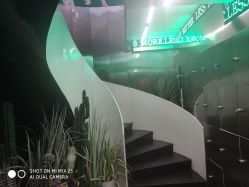 -LESSMORE科技头皮理容中心