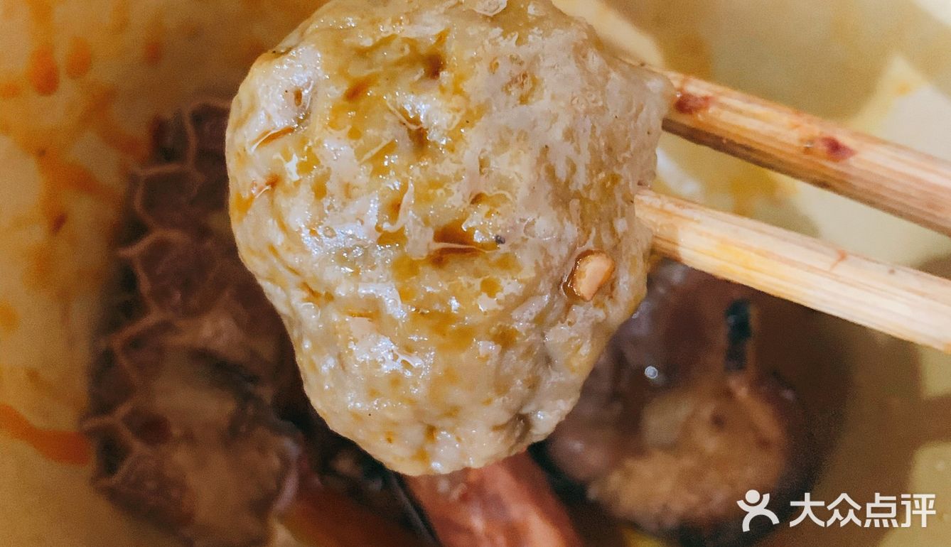 被资深吃货带来吃的一家藏在塔坪老居民楼下的串串店🍢[吐]