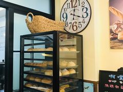 面包甜点陈列柜-啊噗吐呦现场烘焙(麦凯乐店)