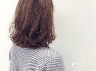 中发是近几年来最流行的发型哦 整体以厚重发型为主