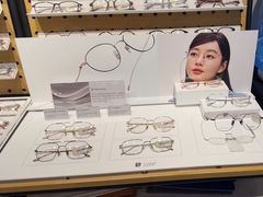 -LOOK眼镜·蔡司依视路配镜(宝山万达店)