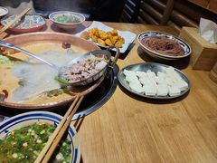 -洱火云南酸菜牛肉火锅(石景山当代商城店)