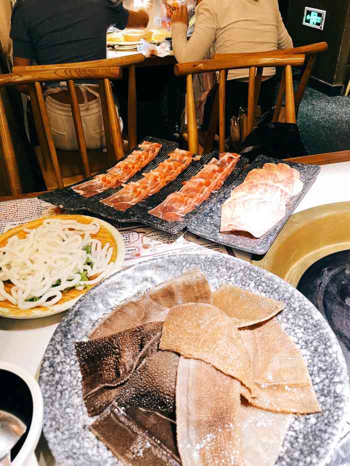 哥老官重庆美蛙鱼头(日月光店)-"菜品特好,服务也不错,特别是003号