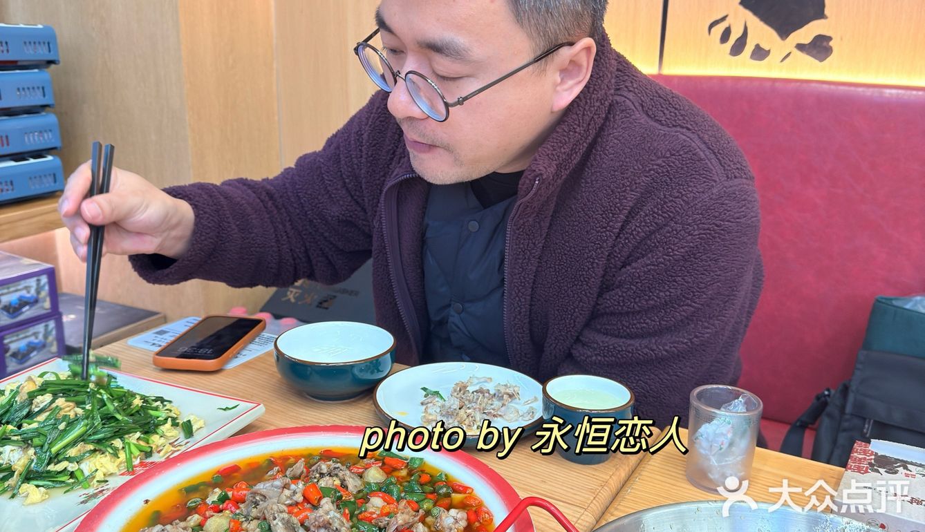 永恒哥探店人气好店，美味肆财盅自贡江湖菜