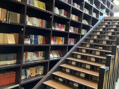 -钟书阁(松江泰晤士小镇店)