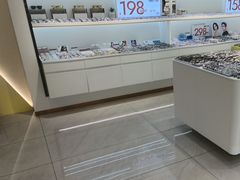-J-Optical佳视明眼镜·蔡司视觉(青岛金茂览秀城店)