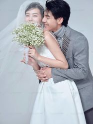 -雪中彩影婚纱摄影·微光艺术中心