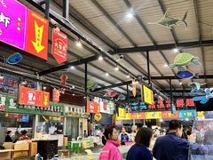 -三亚火车头万人海鲜广场