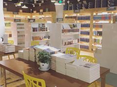-新华里咖啡书吧(新华书店小寨店)
