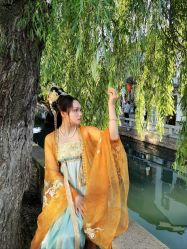 -一揽芳华汉服旗袍体验馆(拙政园店)