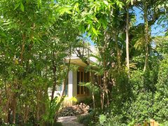 -Chom Cafe and Restaurant