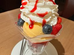 水果果酱芭菲-Lia Cafe Bar Restaurant松山咖啡屋