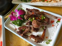 生焗乳鸽-东方之猪四更烤乳猪(金垦总店)