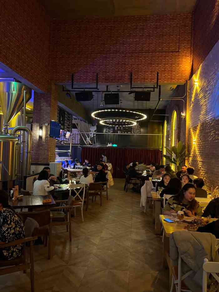 壹岛精酿啤酒餐厅-"壹岛精酿就是麦积山路的莫斯科骡子,这家店.