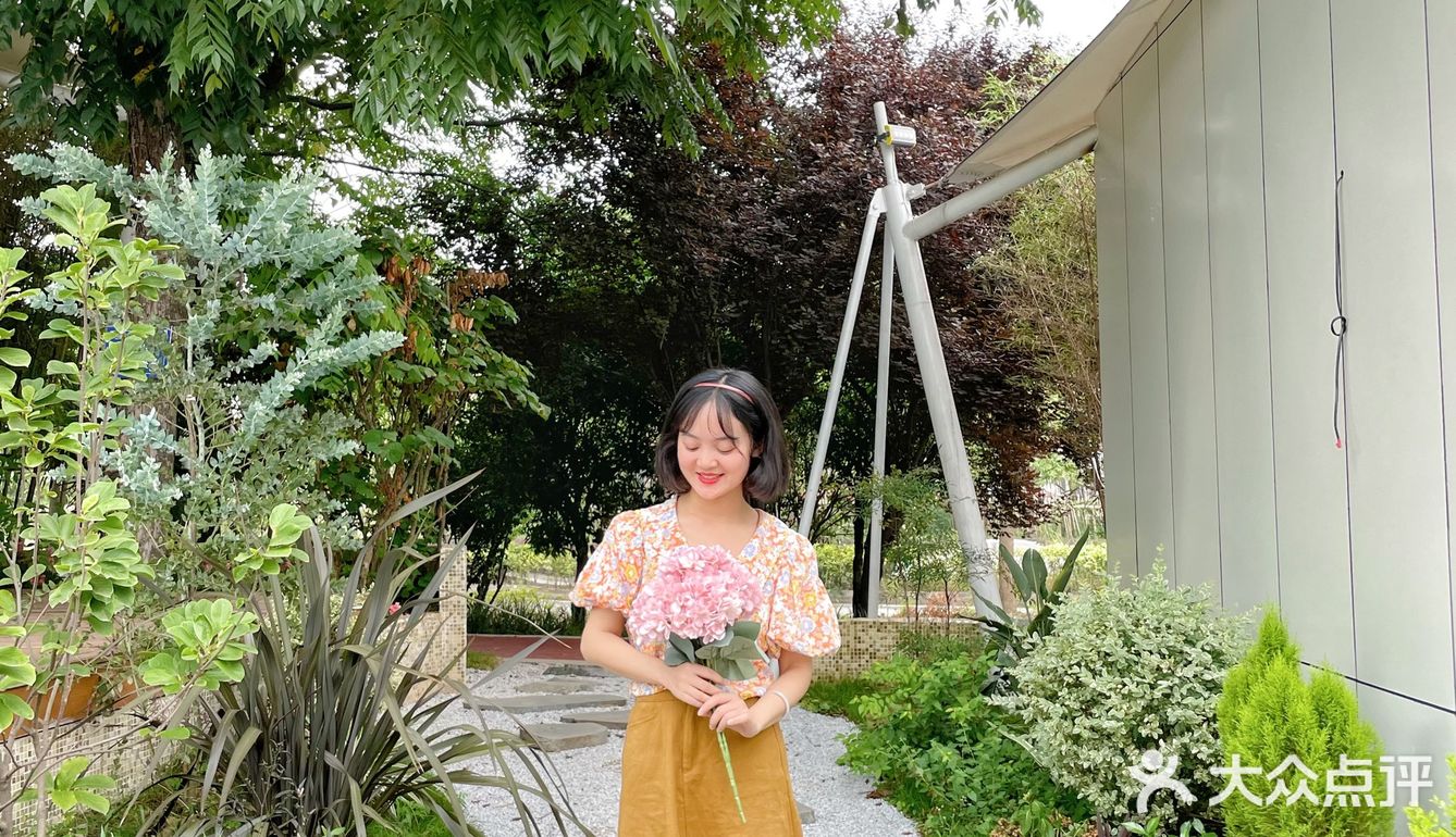 美滋滋 我们订的是星空泡泡屋，透明的圆形小屋