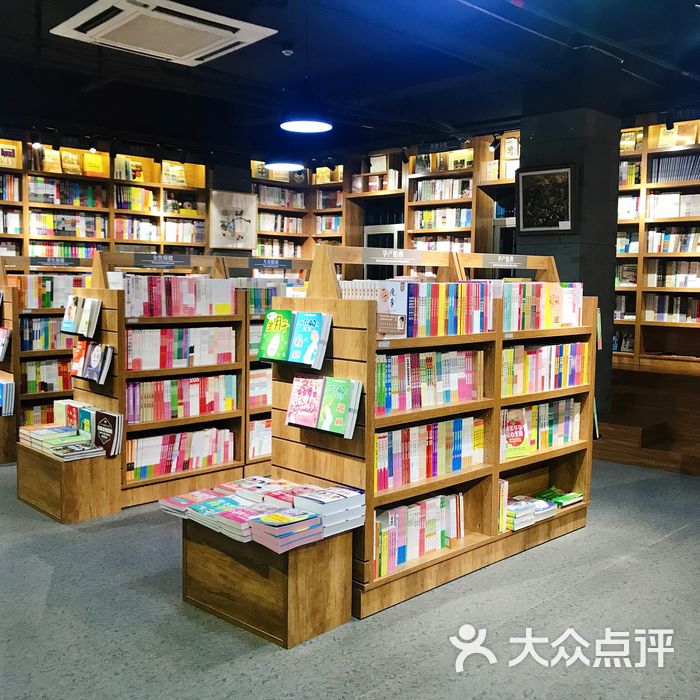 新华书店店内环境图片