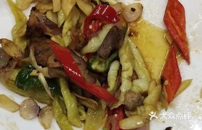 Crispy Pig's Feet Stir-Fried with Pork Belly