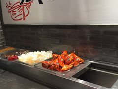 -沪小二炭火蛙锅(淮海中路美食不夜城店)