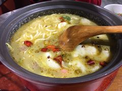 -周鱼小馆石锅酸菜鱼(活力汇店)