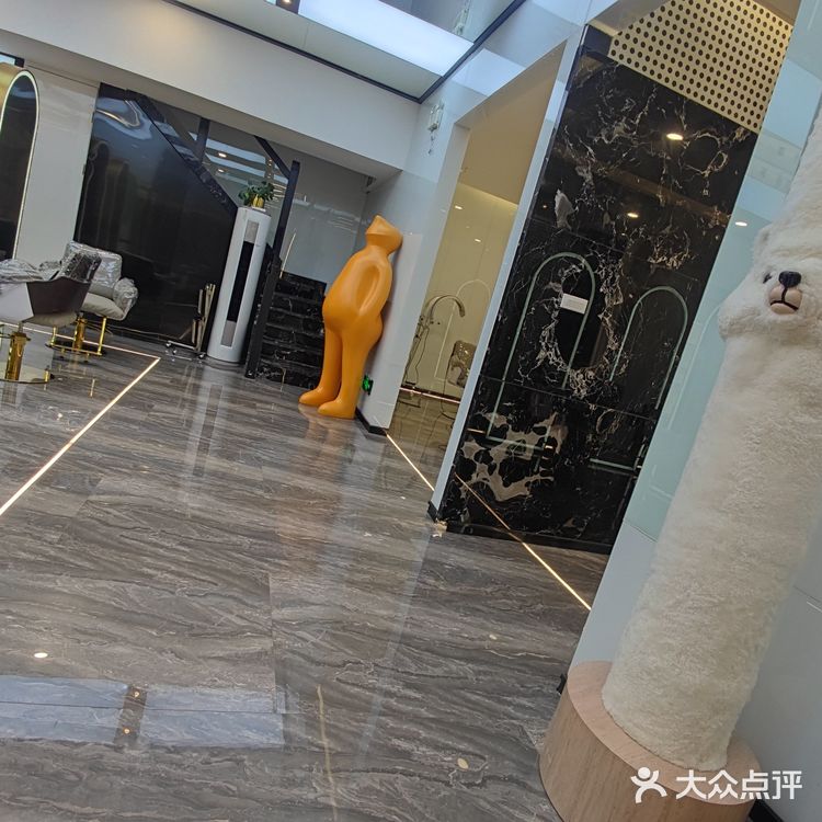 进去就有小姐姐接待,坐在沙发上问你今天要做啥子