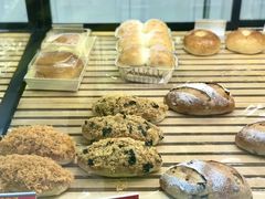 肉松面包和果干面包-红房子西菜馆(淮海中路店)