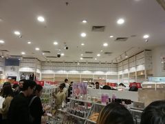 -名创优品(广州萝岗万达广场店)