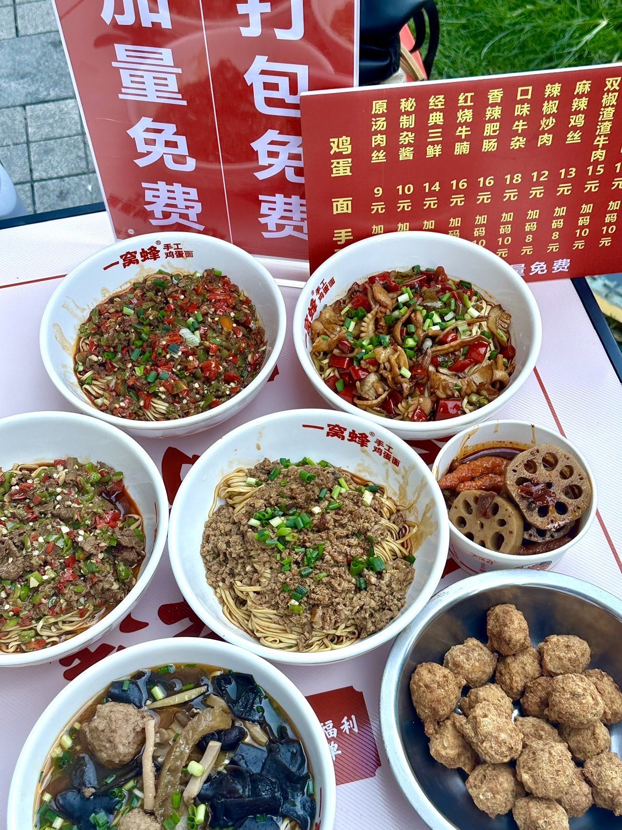 人均5r的手工面馆,居然还吃一碗送一碗!