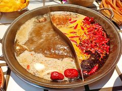 红油菌汤鸳鸯锅-贰回巷火锅馆(钟楼店)