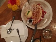 -ROAST coffee & eatery