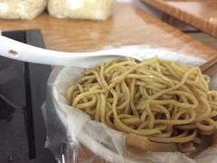 -松树干拌面店