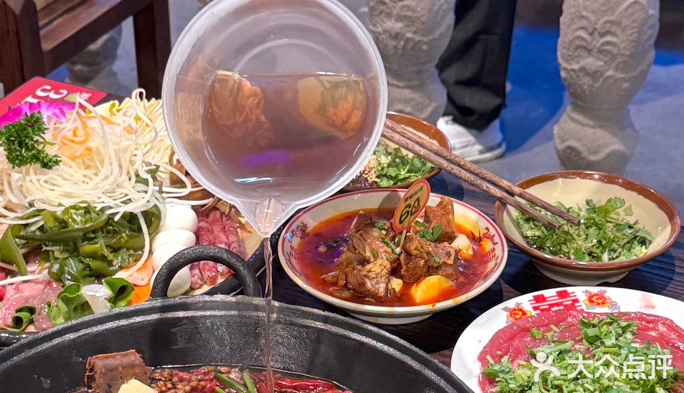 吴江新晋排队王 重火锅来万宝啦！