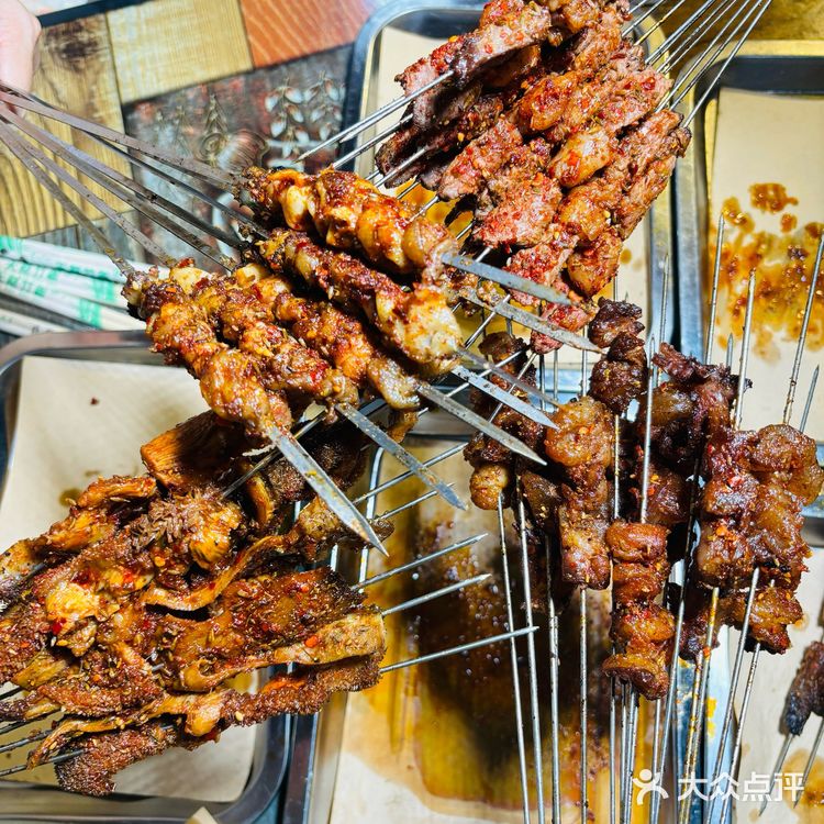 西安城墙脚下 本地人会反复去的烧烤店