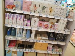 -乐友孕婴童(王府井购物中心店)