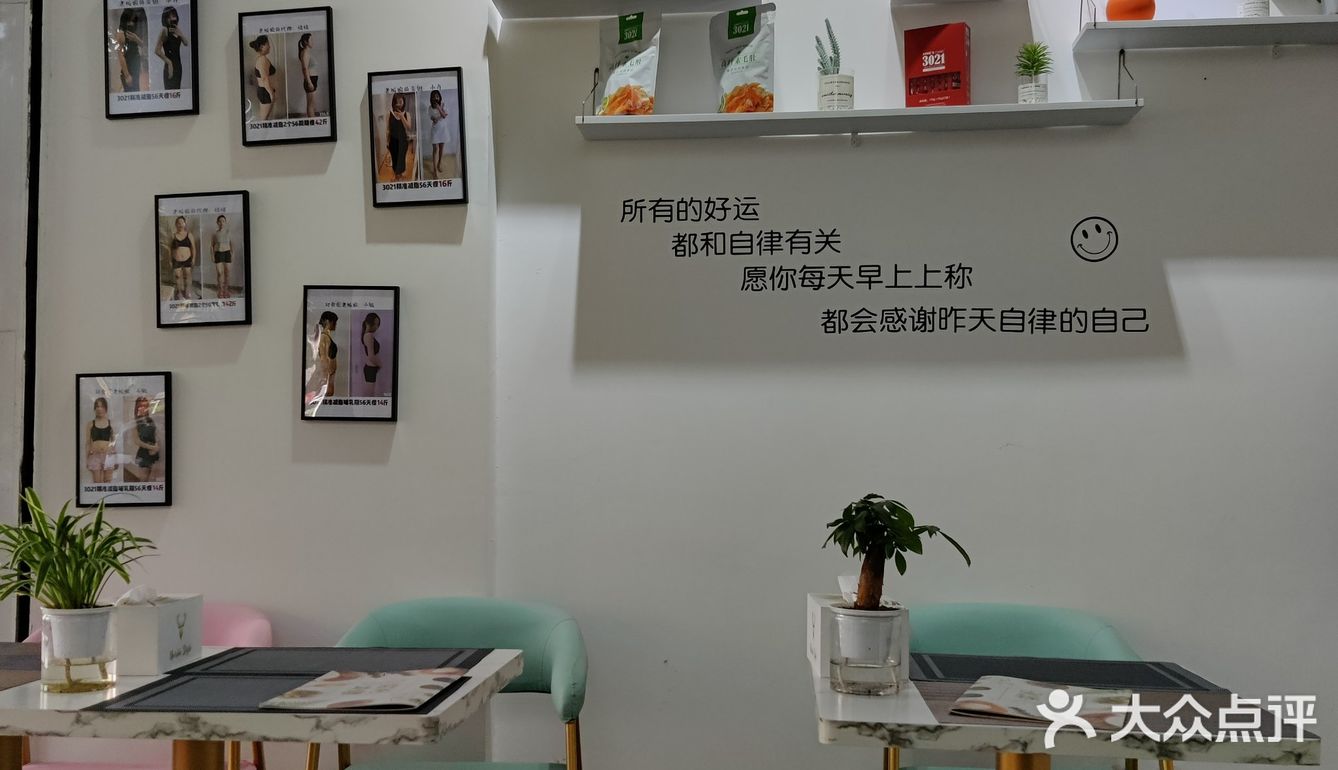 街边平价沙拉，18元鸡胸肉少了点，味道还ok把[吐]