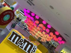 -m豆巧克力世界(上海世茂广场店)